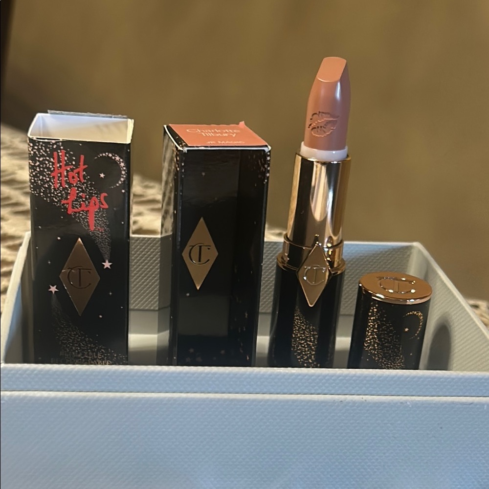 Charlotte Tilbury Hot Lips Lipstick in JK Magic